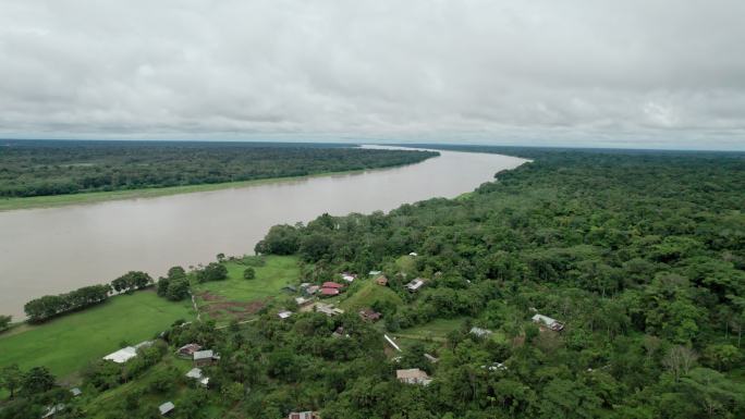 Leticia Colombia亚马逊对Leticia北部亚马逊小定居点的空中拍摄