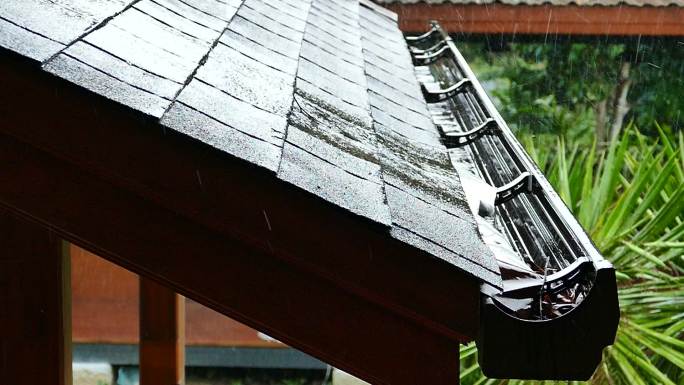 雨水沟雨水屋顶瓦屋檐滴水雨水处理