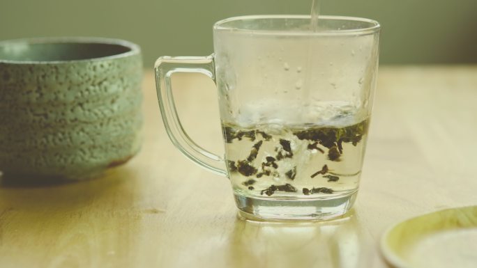 一杯茶茶文化倒开水沏茶