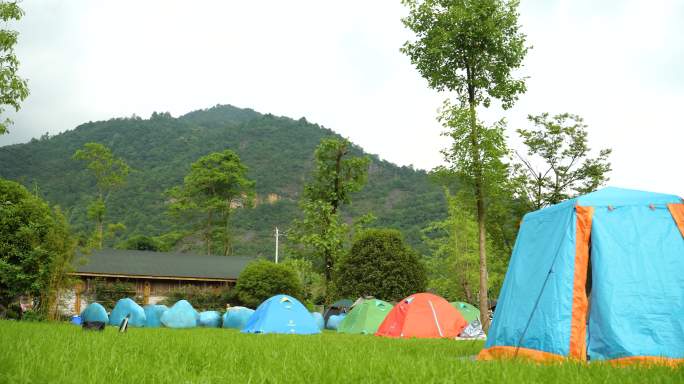 露营基地帐篷2-轨道拍摄
