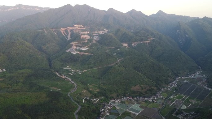 高空航拍原始山村唯美空镜头