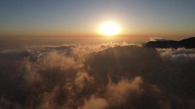 高山日落晚霞云海