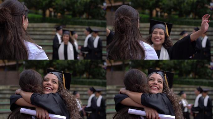 获得大学学位后，一个快乐自豪的学生跑去拥抱她的妈妈
