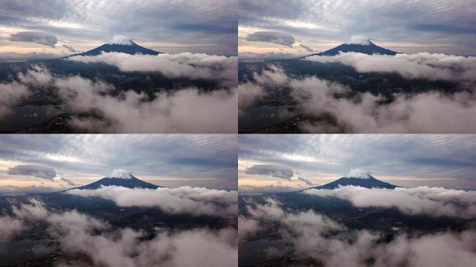山梨川口云和天空上方富士山的空中拍摄日出时间