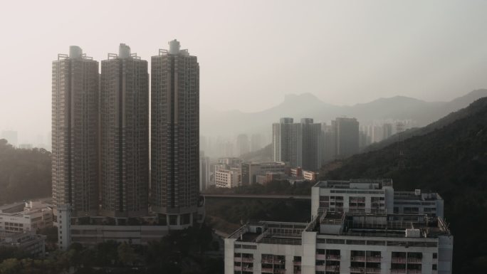 雾天城市建筑鸟瞰图
