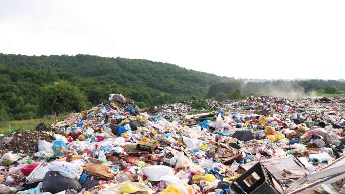 垃圾堆放场堆积问题废品