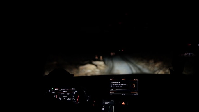 夜间行车危险紧张开车夜路乡道迷路塌方路段