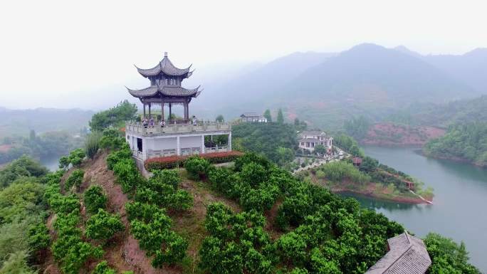杭州千岛湖古典建筑海岛鸟瞰图。4k
