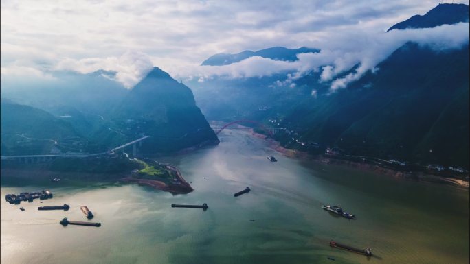 航拍延时繁忙的长江三峡巫峡口