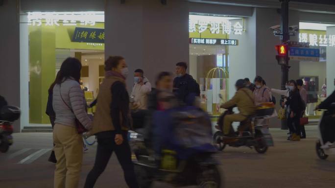 上海城市外滩人流夜景