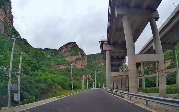 行车素材.深山峡谷中的高架公路