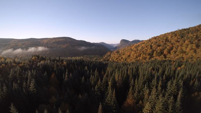 加拿大魁北克省秋季景观自然鸟瞰图