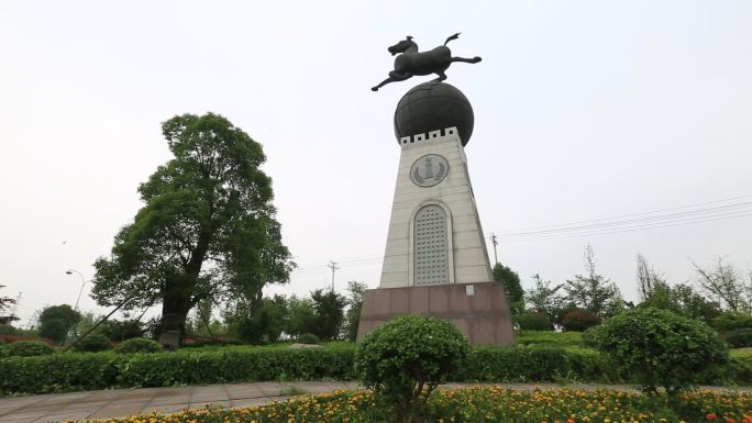 旅游城市标志踏马飞燕雕塑