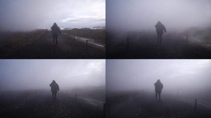 在冰岛浓雾中行走历程寻找经历