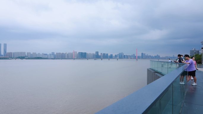 暴风雨来临前钱塘江4K