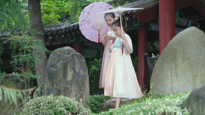 女孩们穿着汉服少儿古装古装服饰中国汉服文