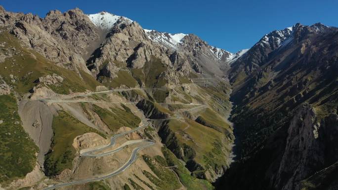 原创新疆旅行独库公路铁力买提隧道自然风光