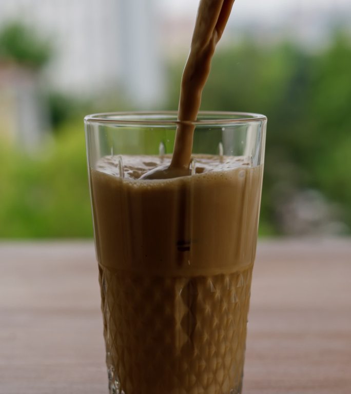 倒冰（垂直咖啡动画gif）