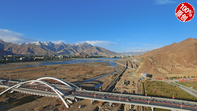 喜马拉雅山脉与伸缩缝维修施工前的柳梧大桥
