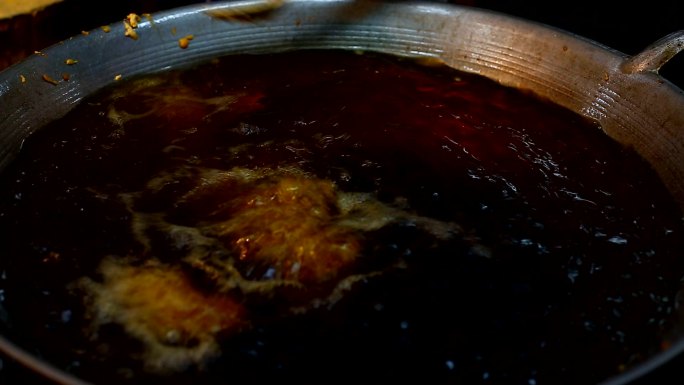 炸鱼饼烹饪炸鱼饼黑油地沟油