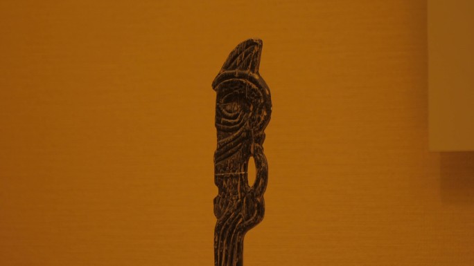 木雕鸟纹权杖