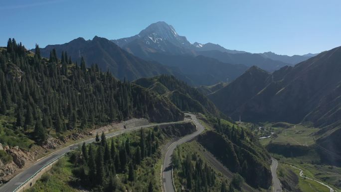 原创新疆旅行独库公路雪山森林自然风光航拍