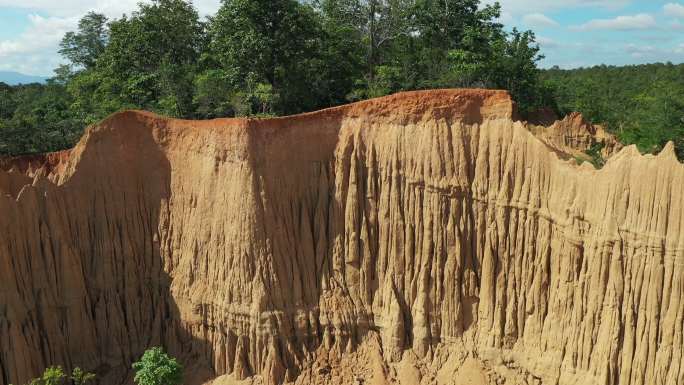 岩石中的板块构造天然地形地貌大自然的鬼斧