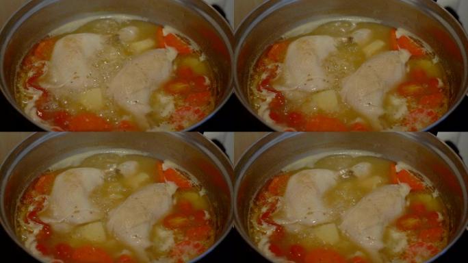 用胡萝卜、西红柿和土豆慢动作烹饪鸡汤。