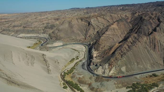 原创 新疆G3012吐和高速公路自然风光
