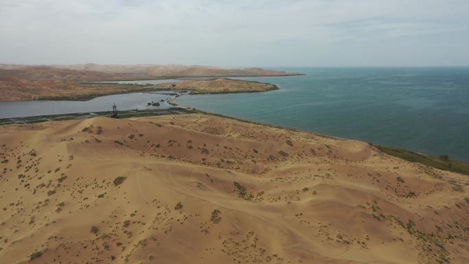 原创 新疆博湖县沙漠博斯腾湖自然风光航拍