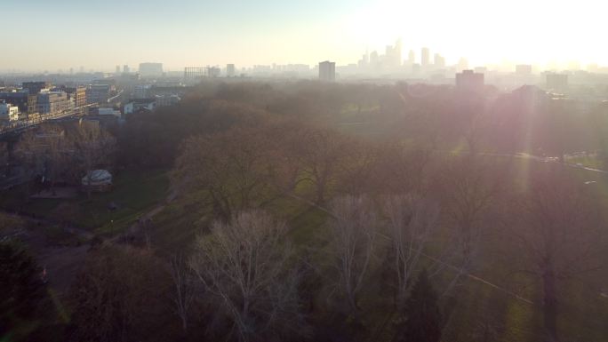 从高角度看冬季的伦敦田野（推拉）