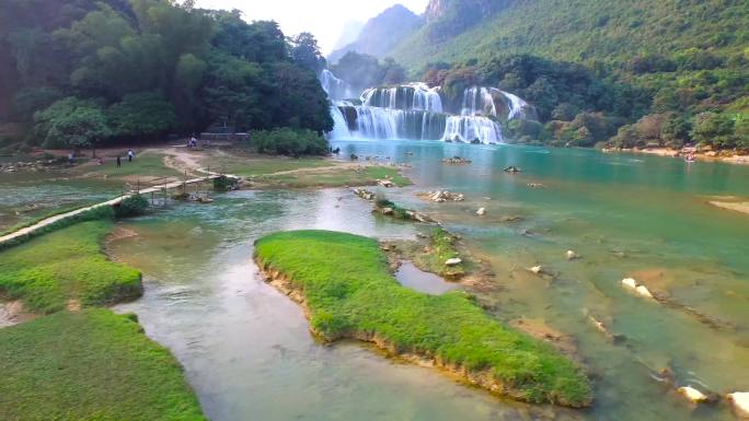越南曹邦省的Bangic瀑布，高角度视图