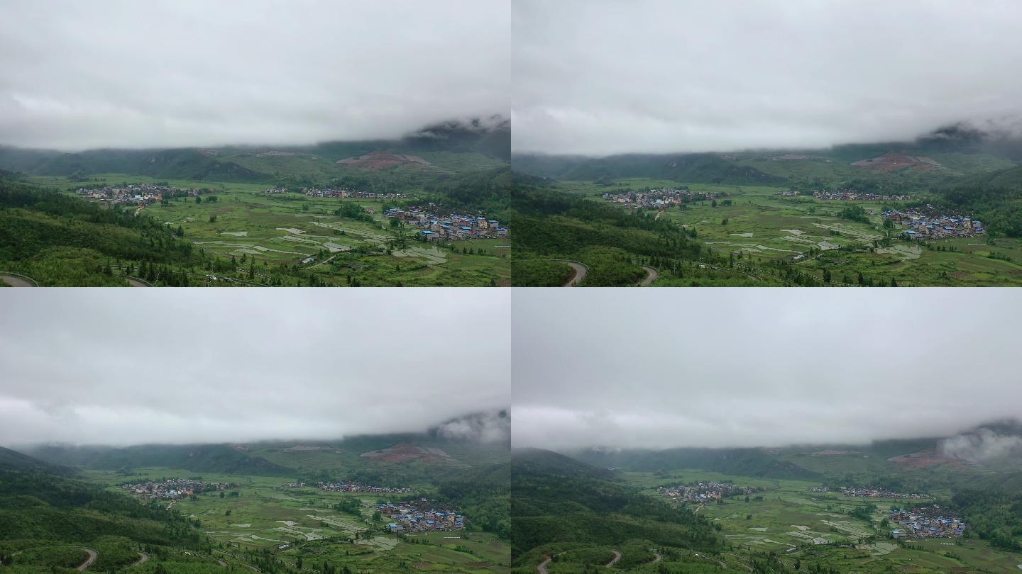 山谷中的村落穿越到云雾里