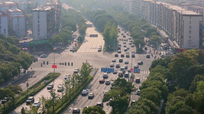 航拍城市早高峰车辆行驶缓慢交通拥堵