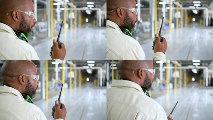 非裔美国人在塑料厂工作，对讲机