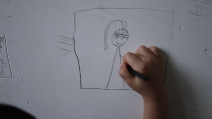 小孩涂鸦墙壁铅笔画手绘孩童女孩画画50帧