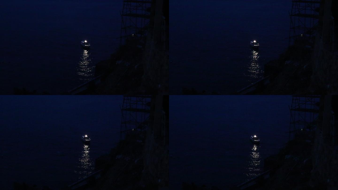 舟山夜晚的海面和渔船