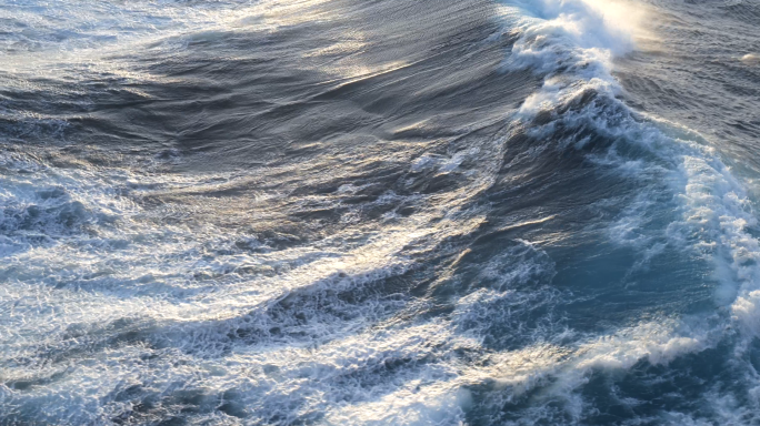 【4K】海面-波涛汹涌的深海海面海浪翻滚