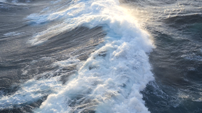 【4K】海面-波涛汹涌的深海海面海浪翻滚