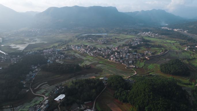 深藏在云南山区小坝子乡村田园盆地