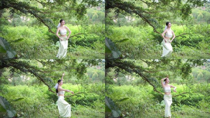 傣族少女在树林下跳舞