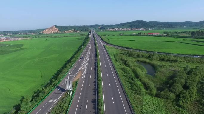 汽车在高速公路行驶