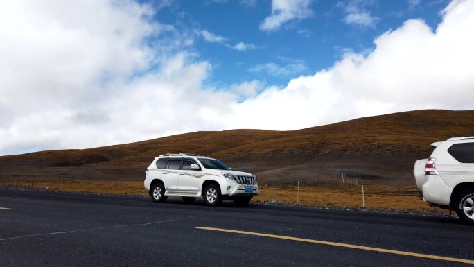 延时摄影：青藏高原可可西里越野车云彩