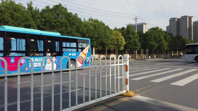 襄阳高考公交专车送考生到考点考场考试