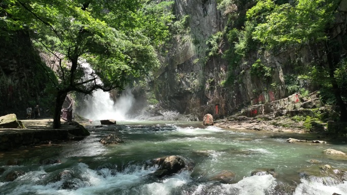 航拍江南浙江山水绍兴诸暨五泄雨后瀑布阳光