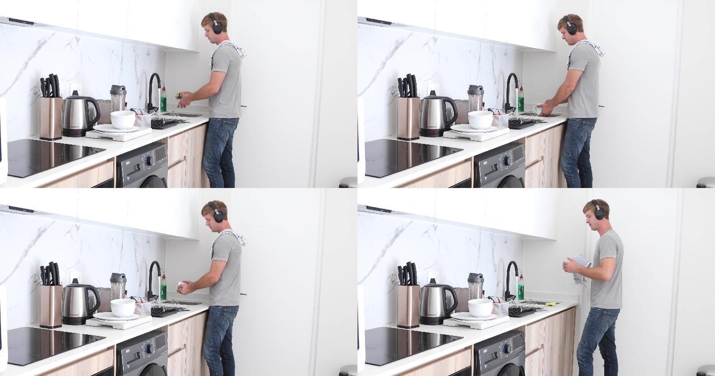一名成年男性在公寓洗碗。