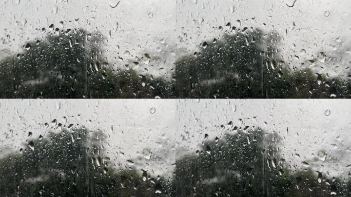 雨天车窗上雨滴下落