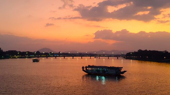 越南香水河上的日落