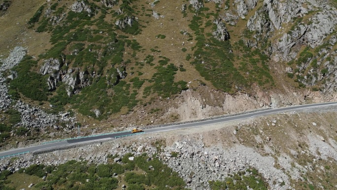 原创新疆旅行独库公路雪山森林自然风光航拍