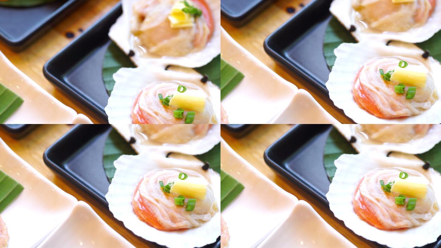 日本餐厅的扇贝和贝类